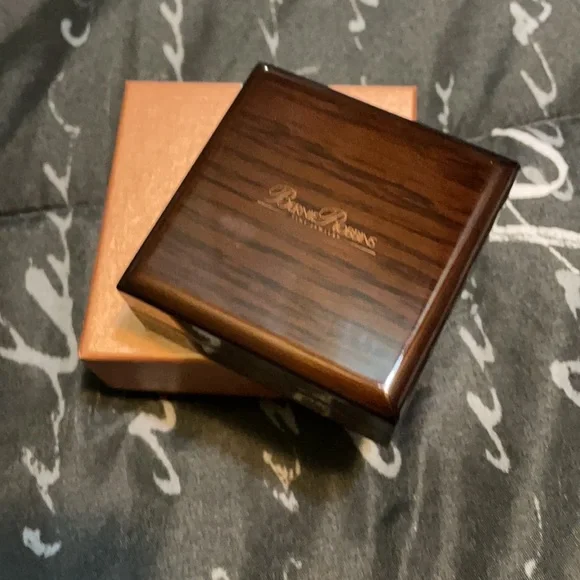 Bernie/Robbins Honora changeable pearl earrings